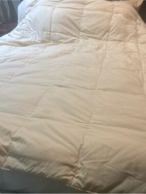 Queen/ Full Size 84 X 68  Cotton Goose Down Filled Comforter Box Stitch Ligh